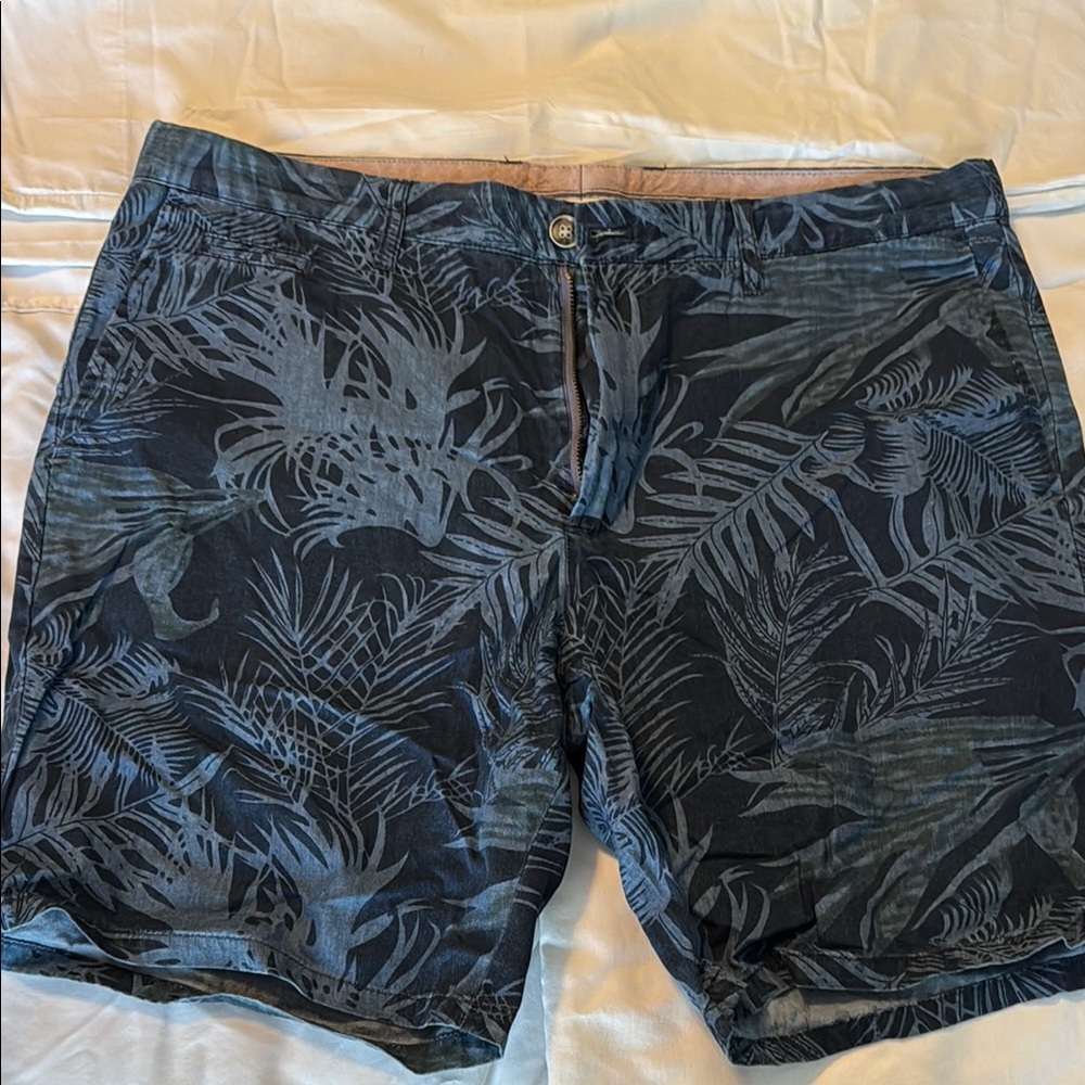 johnnie-O floral cotton shorts 7.5” inseam